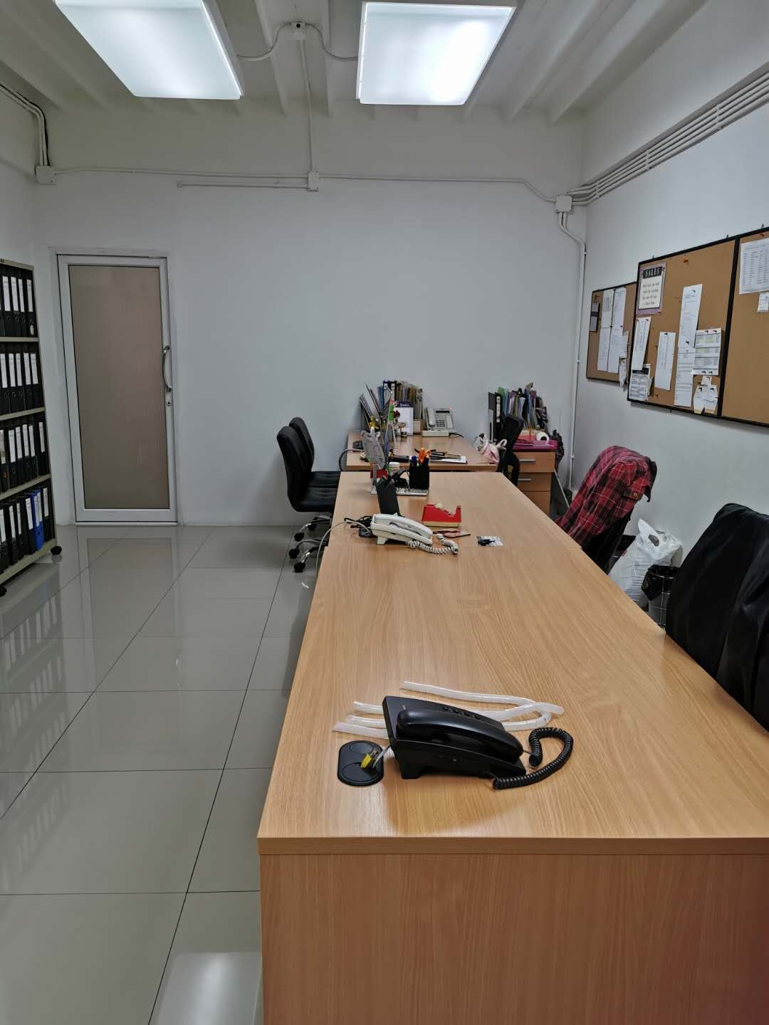 ให้เช่าอาคารสำนักงานทั้งหลัง 6 ชั้น 336 ตร.ม. พร้อมเฟอร์นิเจอร์ ถนนเพชรบุรีตัดใหม่ เขตห้วยขวาง กรุงเทพมหานคร — ที่จอดรถ