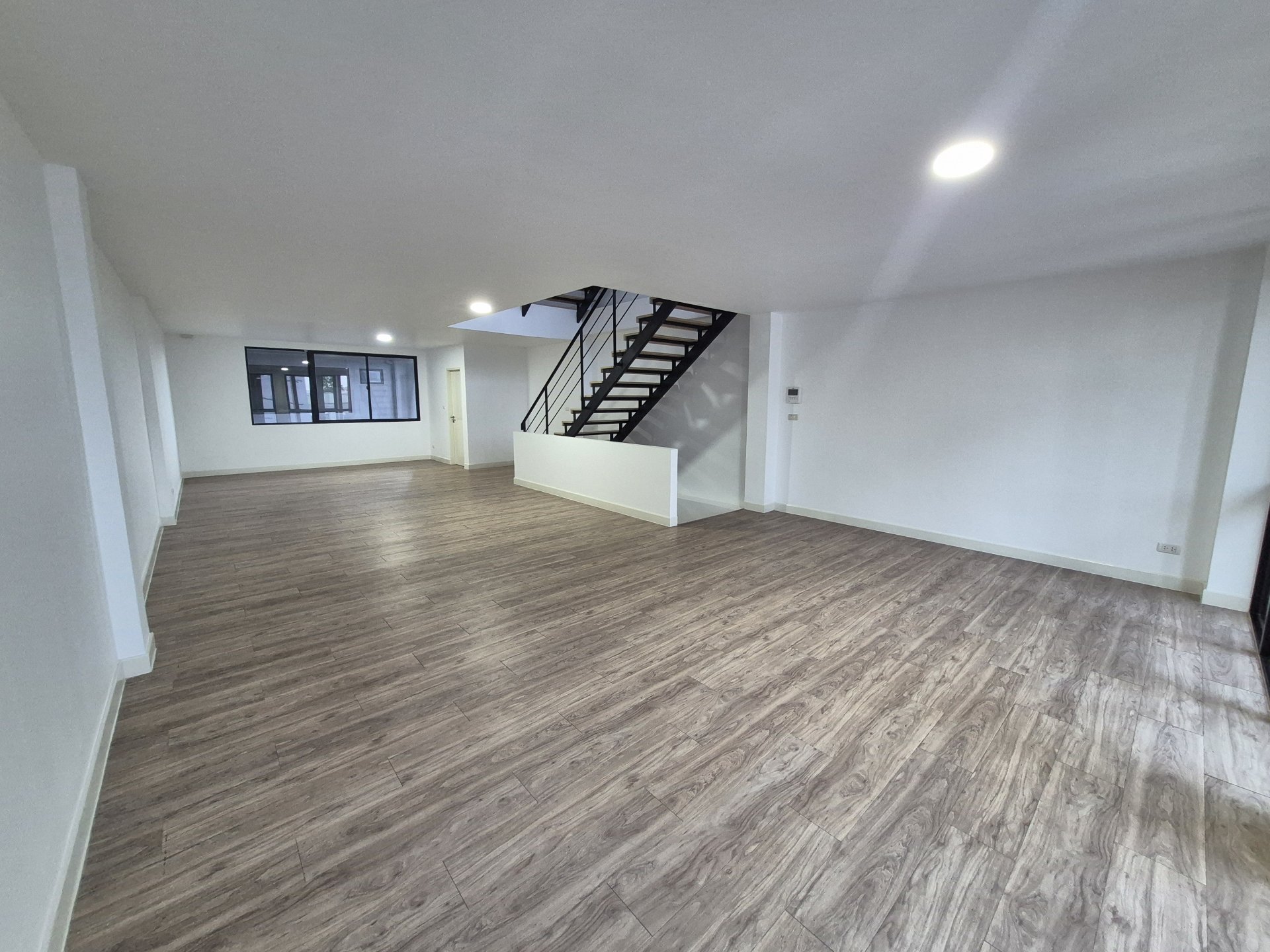 Home Office • เกษตร - นวมินทร์ • 363 ตร.ม • พร้อมใช้งาน ทำเลธุรกิจ เดินทางสะดวก • พื้นที่เยอะสุดในโครงการ เขตบึงกุ่ม กรุงเทพมหานคร — ชั้นบน