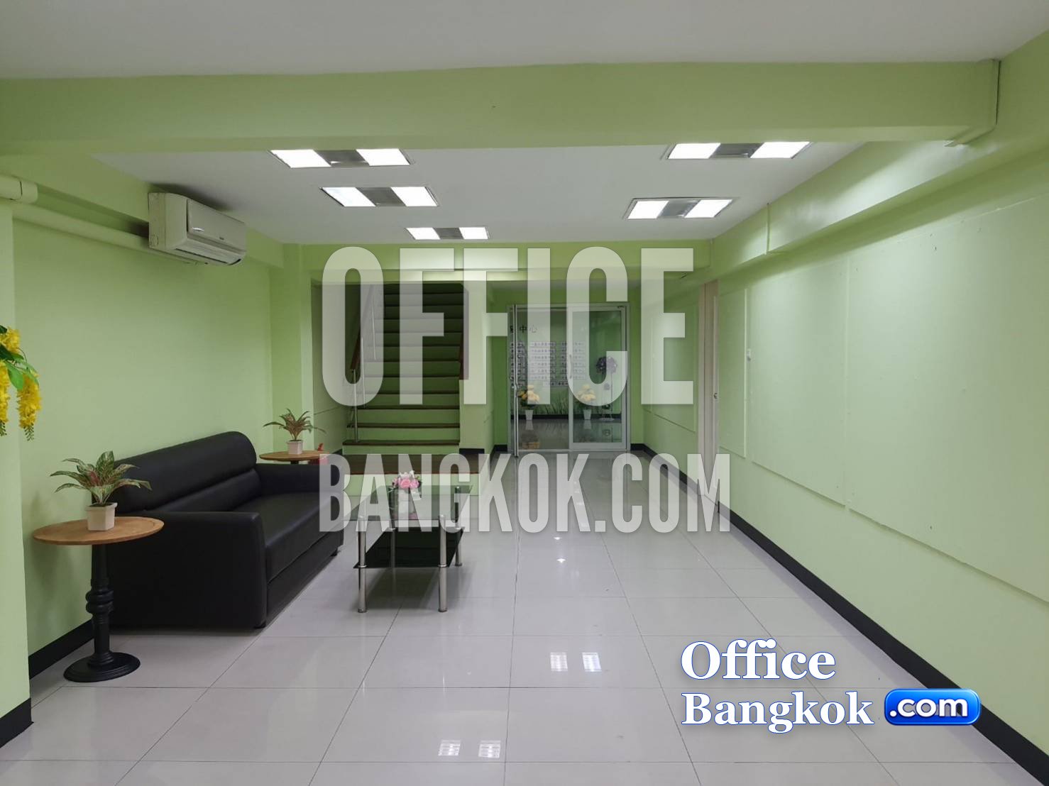 ให้เช่าและขายอาคารพาณิชย์  5 ชั้น รัชดาภิเษก ซอย 22  พื้นที่ใช้สอย 1,040 ตรม. กรุงเทพ เขตห้วยขวาง กรุงเทพมหานคร — ที่จอดรถ