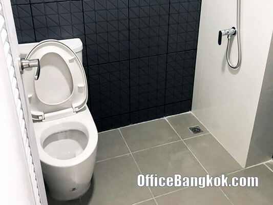 โฮมออฟฟิศให้เช่า สามย่าน 5 ชั้น 340 ตรม. กรุงเทพ กรุงเทพมหานคร — ห้องน้ำ