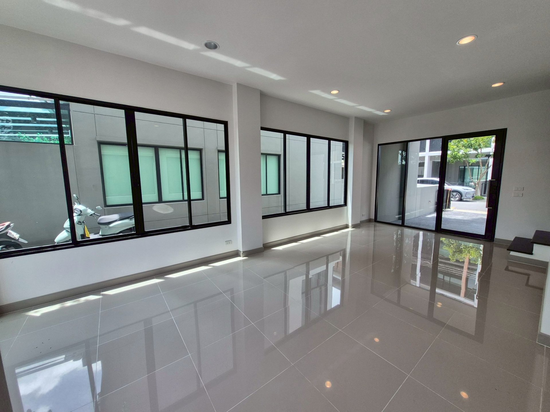 Rent a new Home Office • Near Fashion Island • 240 sqm • Convenient business location เขตสายไหม กรุงเทพมหานคร — Interior