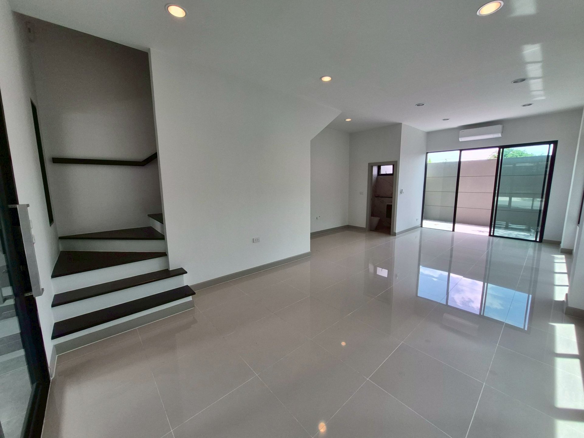 Rent a new Home Office • Near Fashion Island • 240 sqm • Convenient business location เขตสายไหม กรุงเทพมหานคร — Entrance