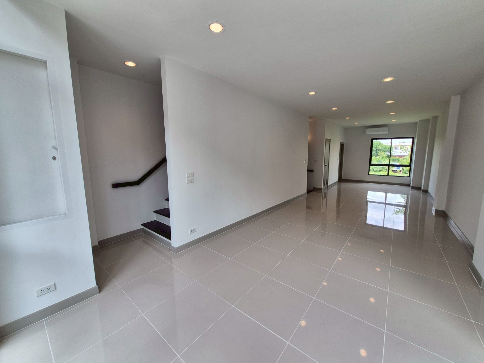 Rent a new Home Office • Near Fashion Island • 240 sqm • Convenient business location เขตสายไหม กรุงเทพมหานคร — Upper floor