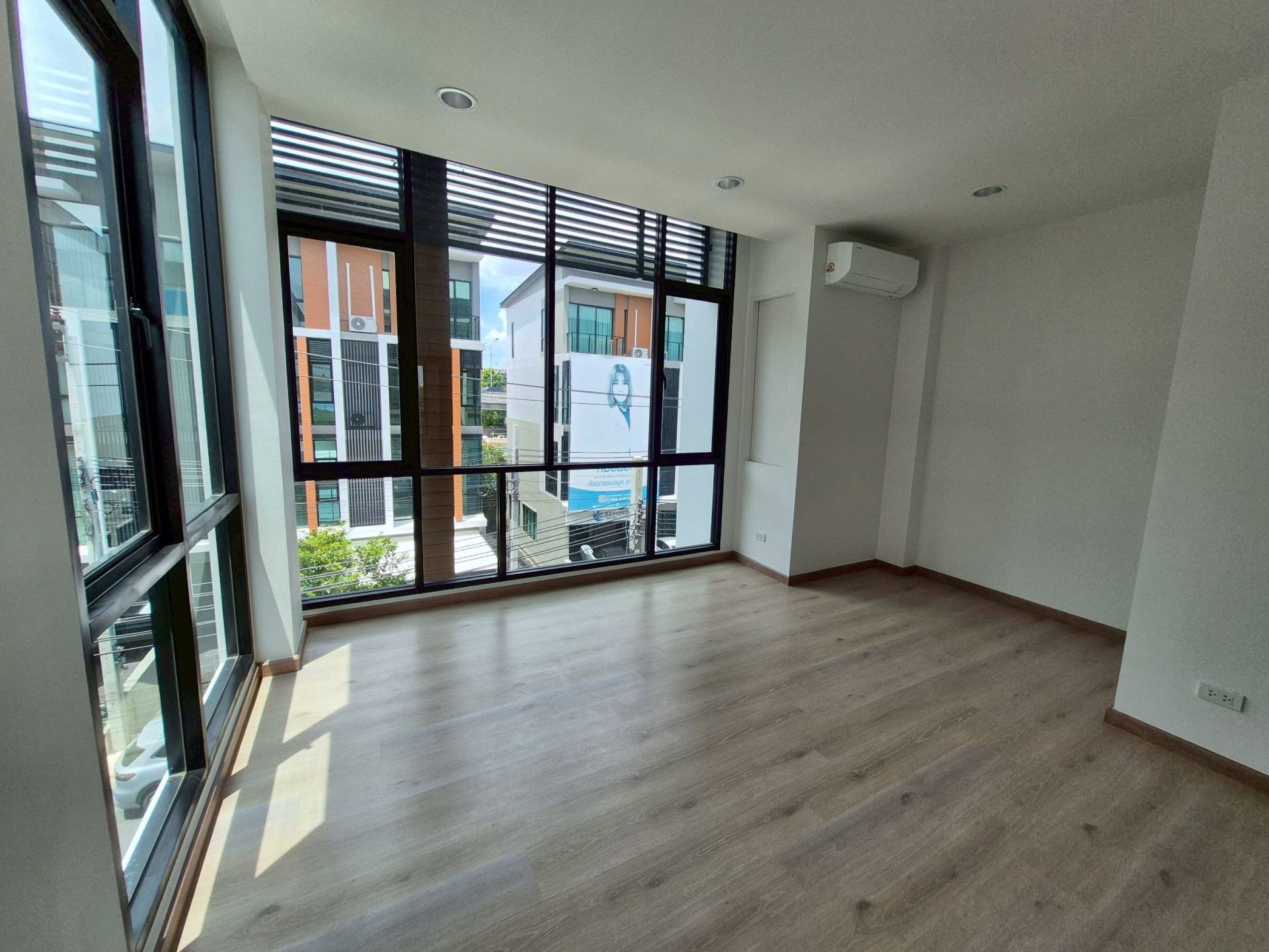 Rent a new Home Office • Near Fashion Island • 240 sqm • Convenient business location เขตสายไหม กรุงเทพมหานคร — Bathroom