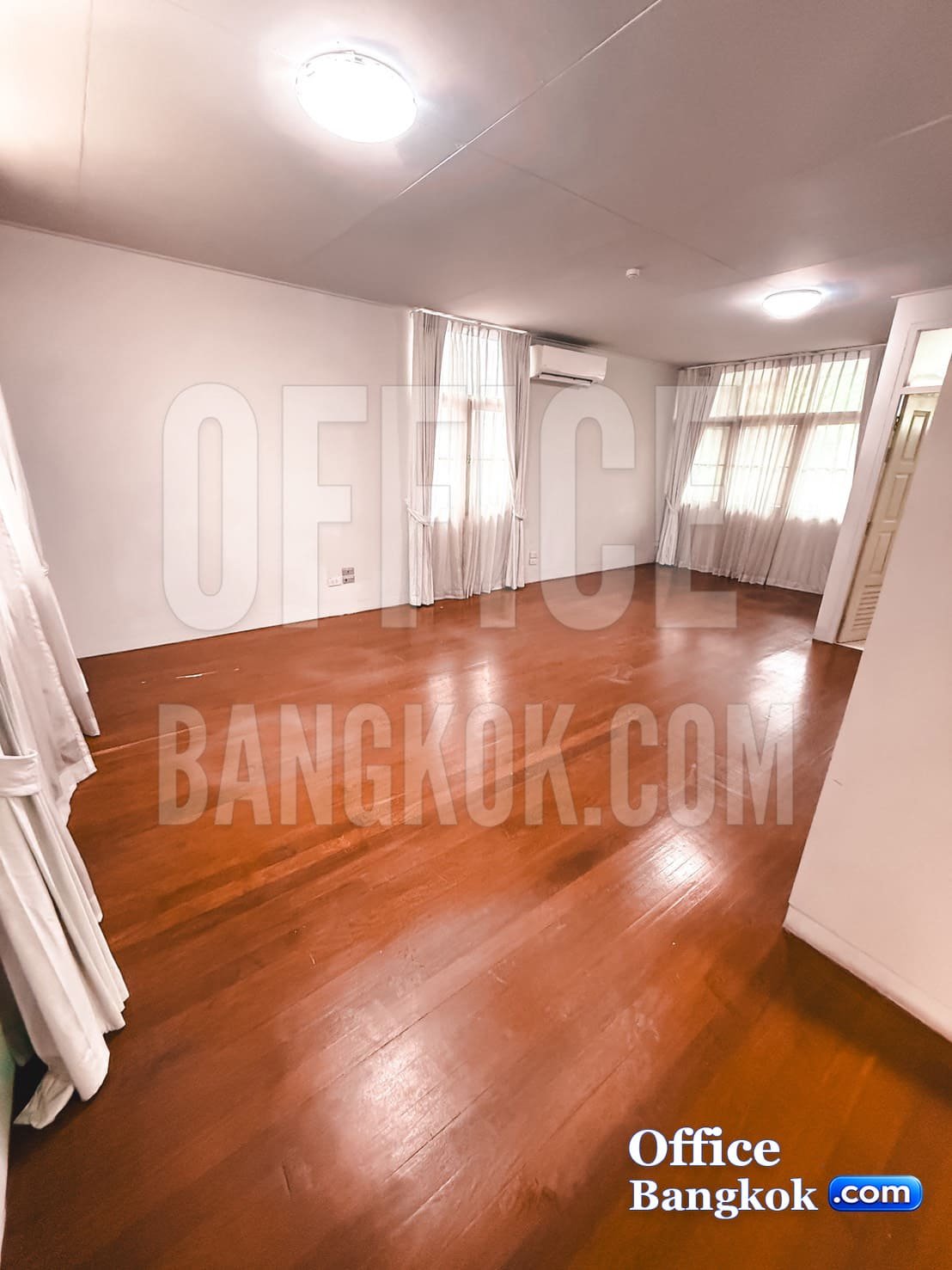 Home office for 🏢 rent in Thonglor, Soi Thonglor 20 | can register a company with a space of 150 sq.m. เขตวัฒนา กรุงเทพมหานคร — Living area