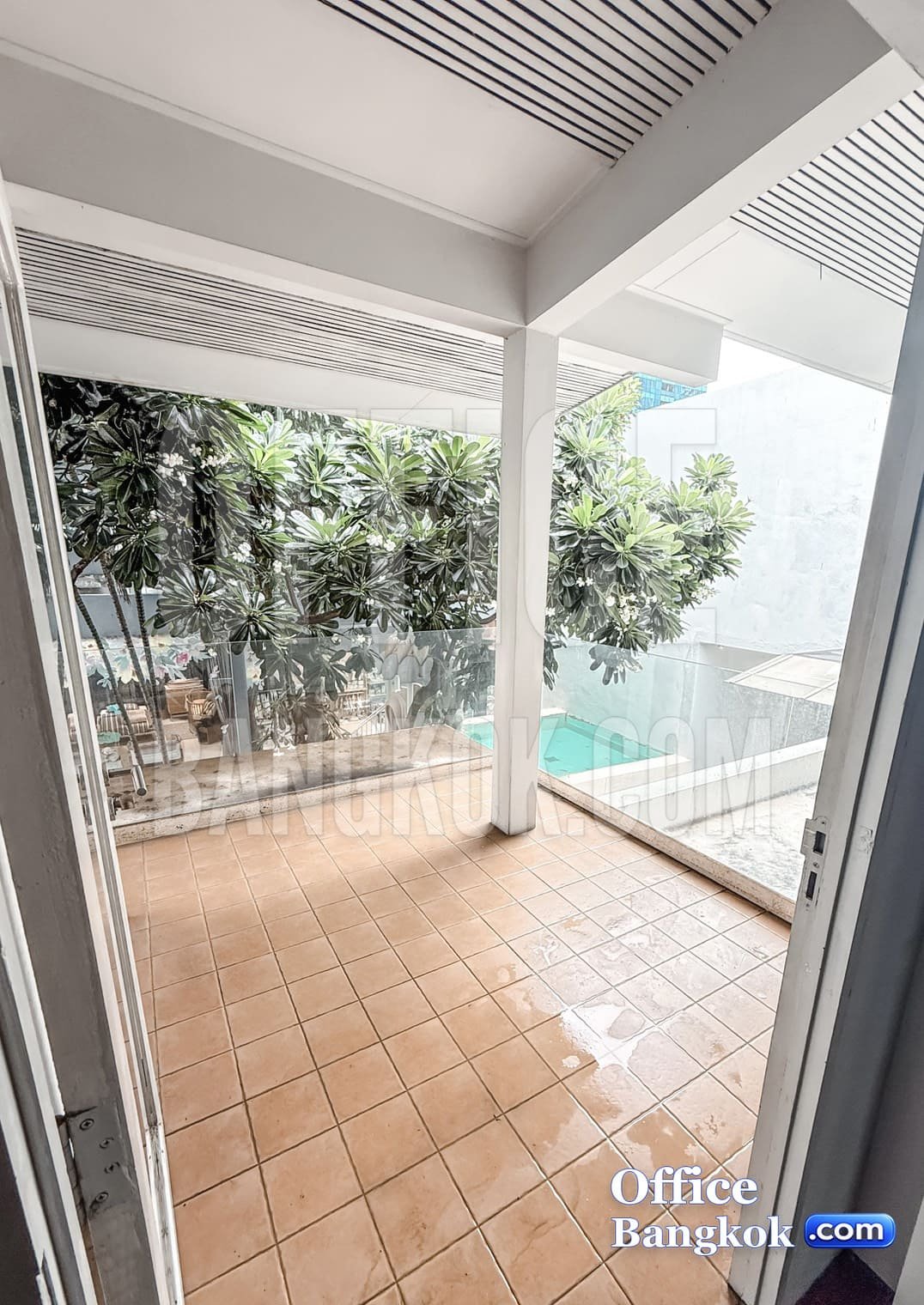 Home office for 🏢 rent in Thonglor, Soi Thonglor 20 | can register a company with a space of 150 sq.m. เขตวัฒนา กรุงเทพมหานคร — Kitchen / utility