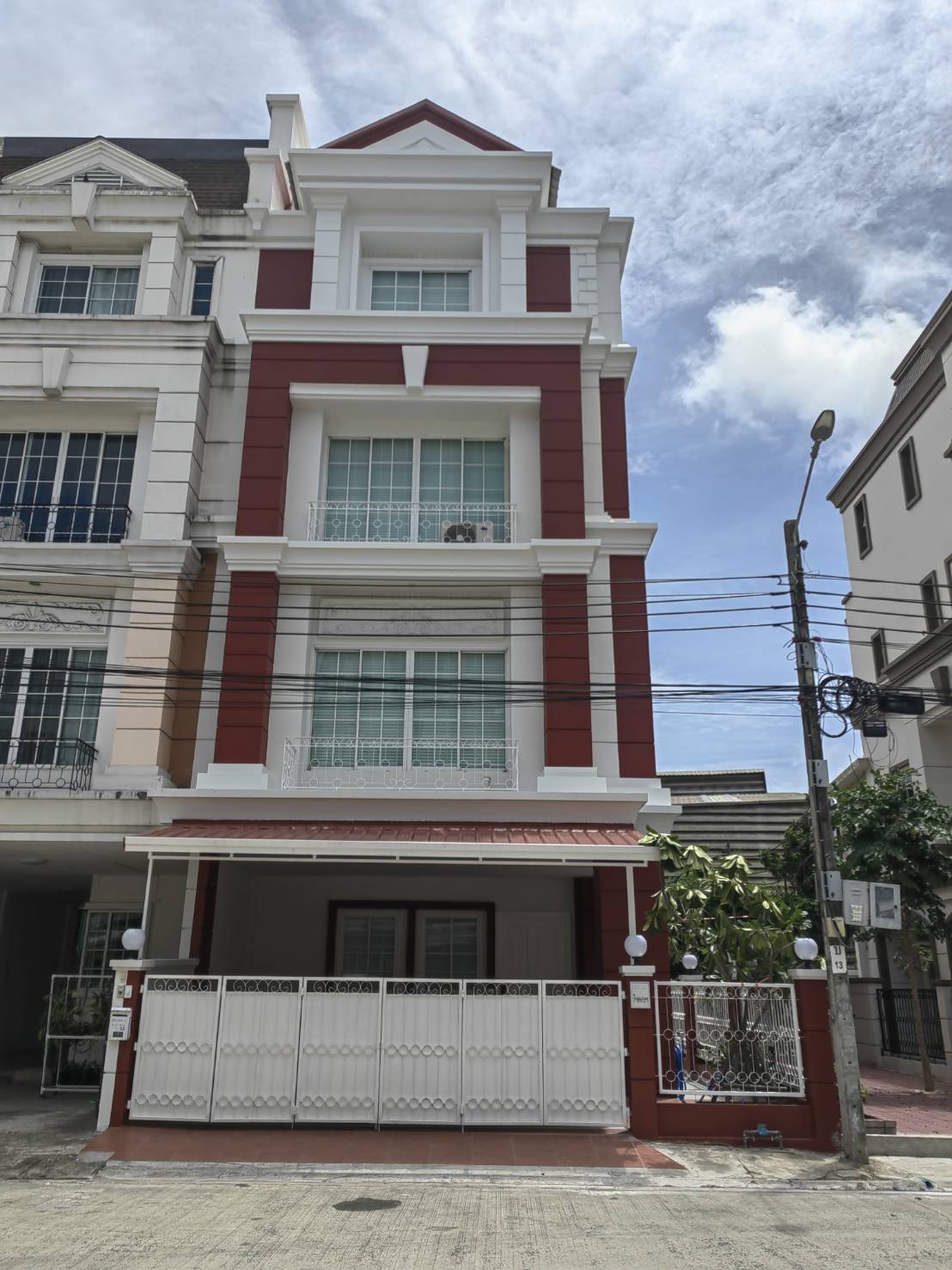 Home Office for Rent ลาซาล ซอย 40 4 Floors 320 sqm Bangkok เขตบางนา กรุงเทพมหานคร
