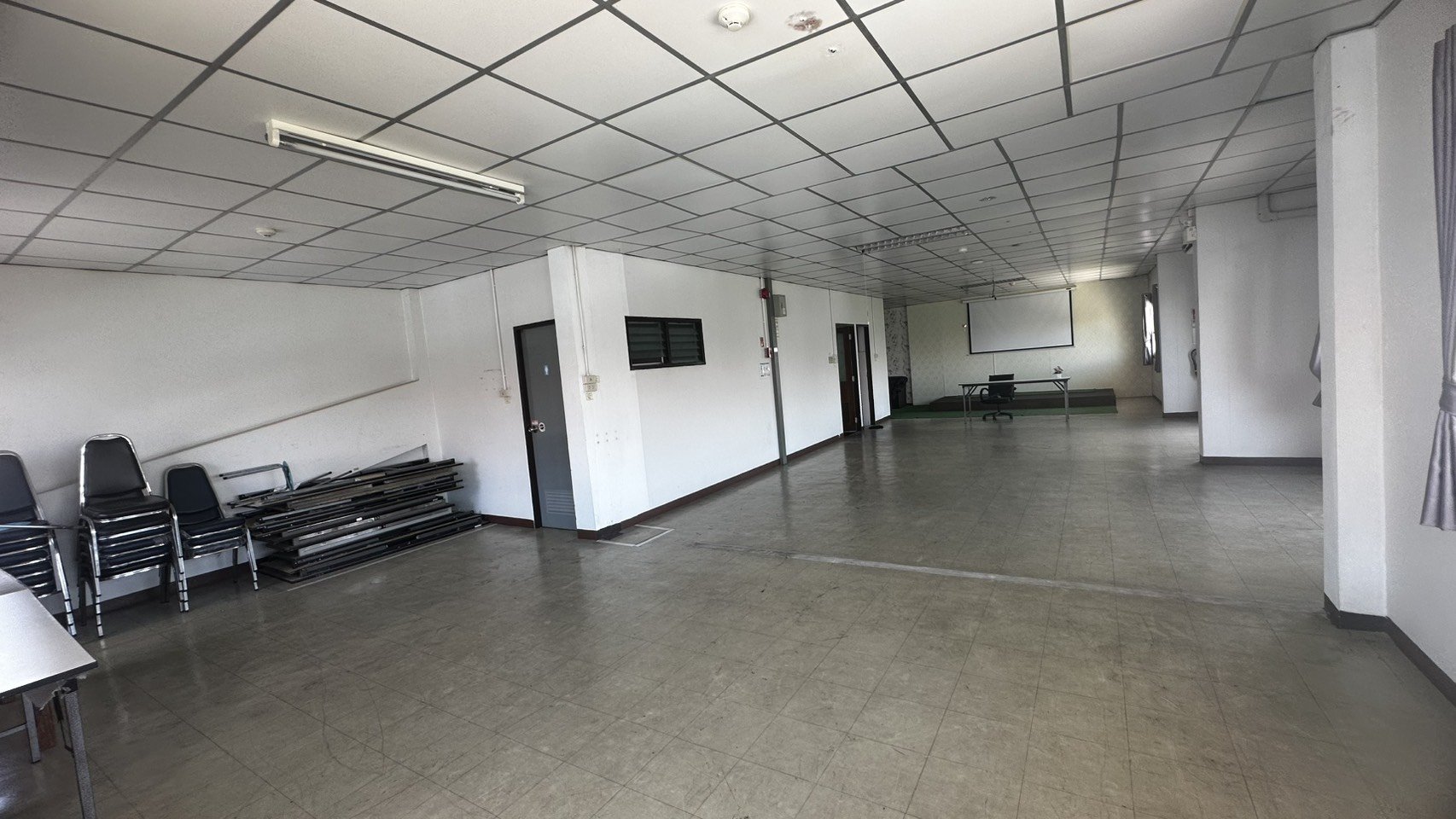 Super cheap warehouse for sale in Factory Land Wang Noi project!! เขตวังน้อย พระนครศรีอยุธยา — Parking