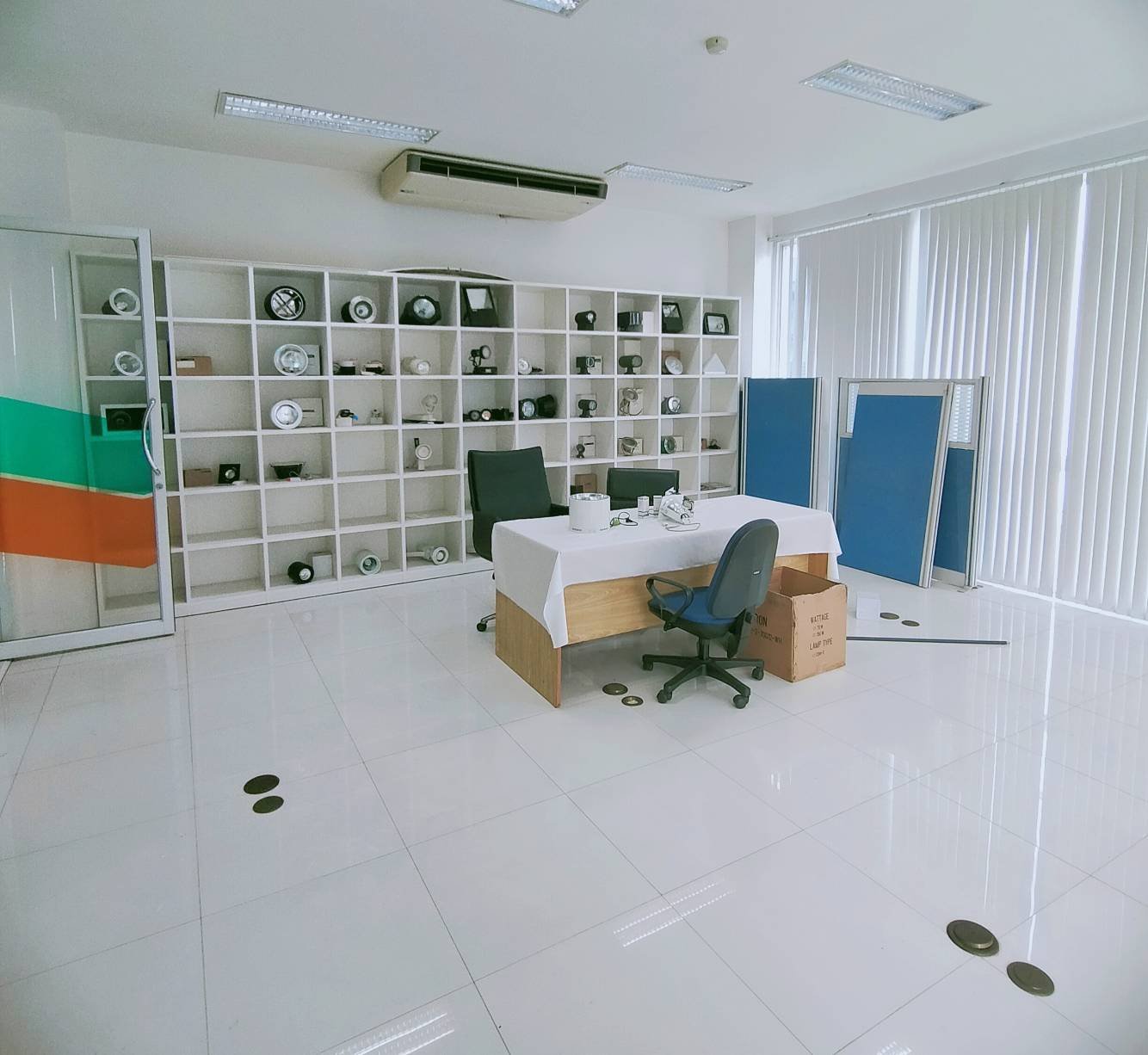 FOR RENT Office and warehouse space  Soi Ladprao 124  1,672sq.m. parking for over 40 vehicles, large trucks can access เขตวังทองหลาง กรุงเทพมหานคร — Kitchen / utility