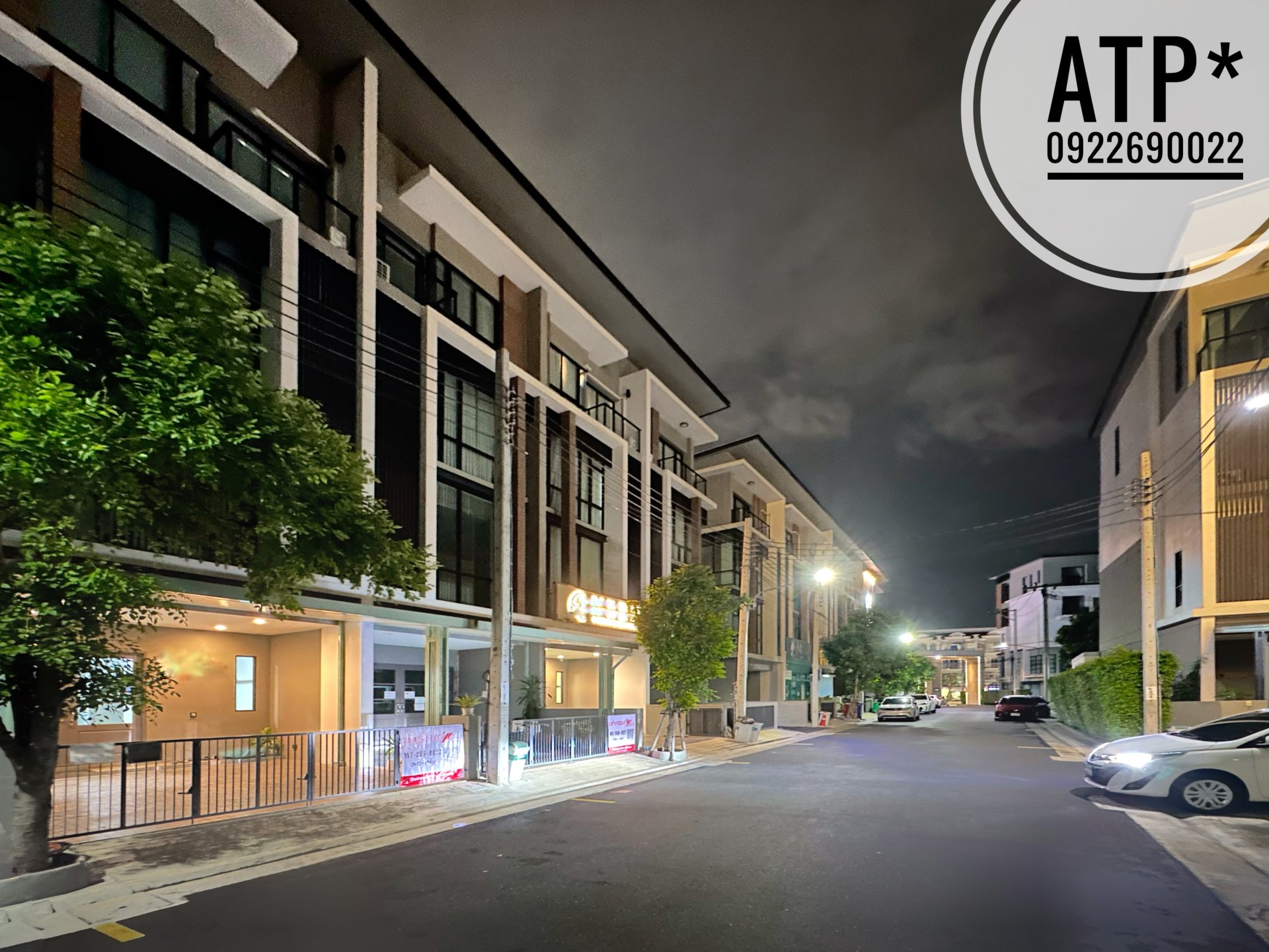 **เช่า** Premium Place Mix นวลจันทร์ - โฮมออฟฟิศ 2 คูหาคู่เชื่อมพื้นที่ 42.6 ตรว / 4 ชั้น / 6 ห้อง / 6 โถง / 8 น้ำ / เคาท์เตอร์ครัว + แอร์ครบห้อง / 6 ที่จอดรถ - ตบแต่งพร้อมเข้าอยุ่  จดทะเบียนบริษัทได้ เขตบึงกุ่ม กรุงเทพมหานคร — ทางเข้า
